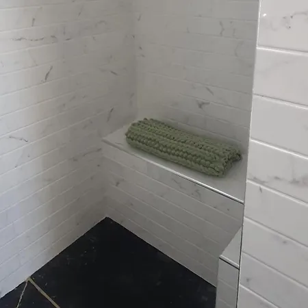 아파트 Apartment-sleeps2-parking-garden-patio