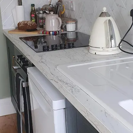 Apartment-sleeps2-parking-garden-patio *