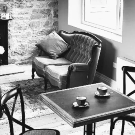 Apartment-sleeps2-parking-garden-patio