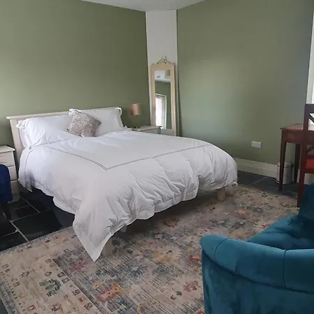 Apartment-sleeps2-parking-garden-patio * 캐슬아일랜드