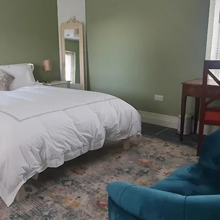 Apartment-sleeps2-parking-garden-patio