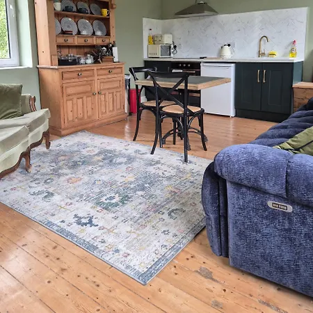 Apartment-sleeps2-parking-garden-patio