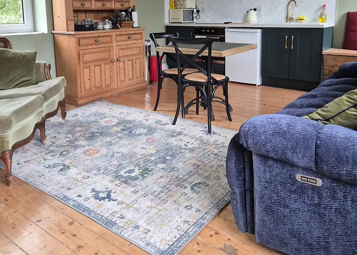 Apartment-sleeps2-parking-garden-patio